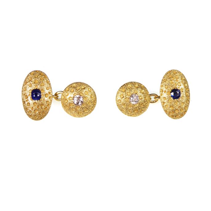  Masters &amp;  Leete - Pair of 18ct gold, sapphire and diamond oval and circle panel cufflinks | MasterArt